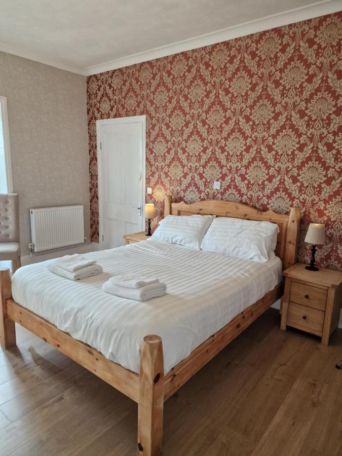 Broadway House Bed & Breakfast Laugharne Bagian luar foto