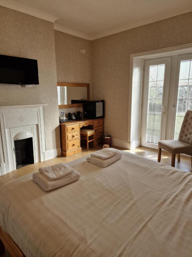 Broadway House Bed & Breakfast Laugharne Bagian luar foto