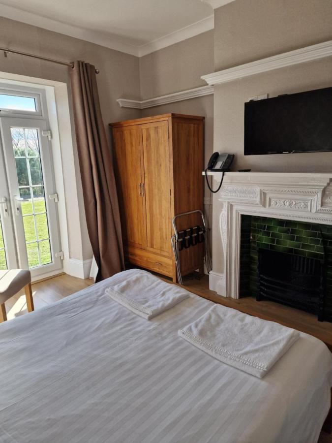 Broadway House Bed & Breakfast Laugharne Bagian luar foto
