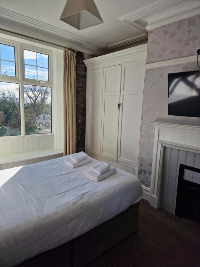 Broadway House Bed & Breakfast Laugharne Bagian luar foto