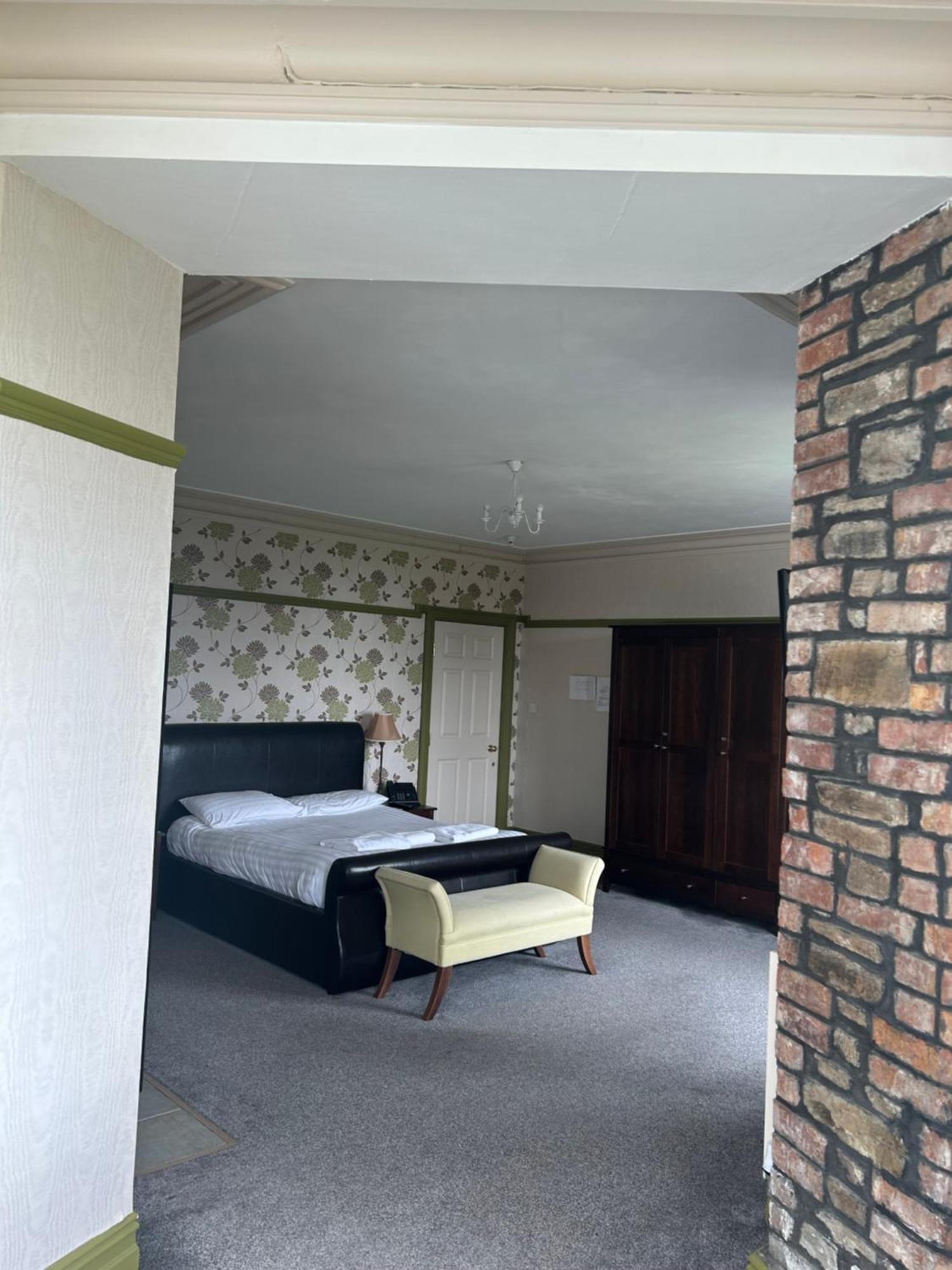Broadway House Bed & Breakfast Laugharne Bagian luar foto